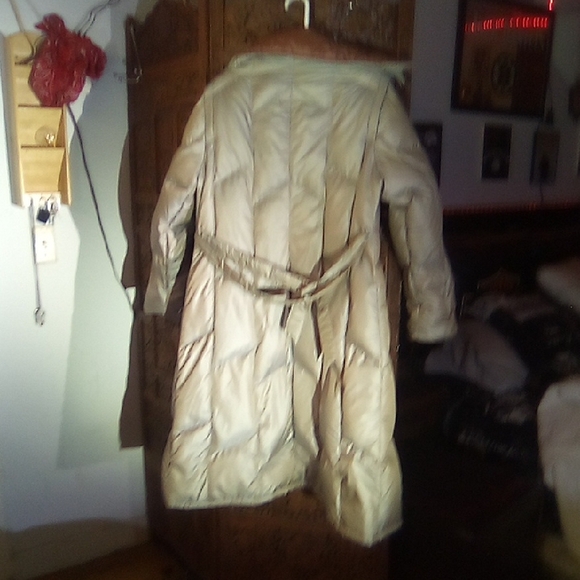 Elegant Women's Long Puffer Coat - Picture 5 of 5